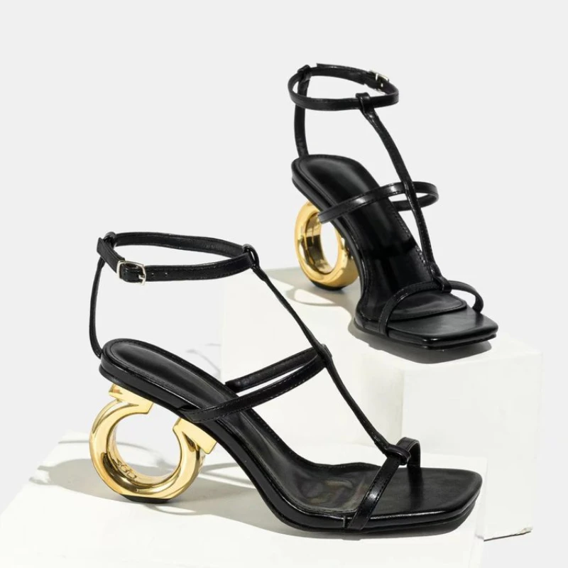 Women'S Accessories Trends 2025 - Kadınlar İçin Yüksek Topuklu Sandaletler 2025