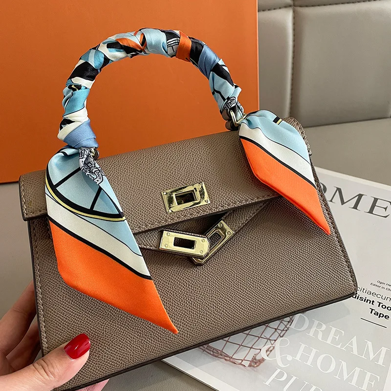 Lüks Marka Baskılı Çanta Askıs - Accessories Brand For Women incelemesi ve fiyatı